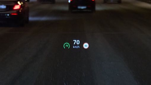 Проекционный дисплей - новый Geely Atlas