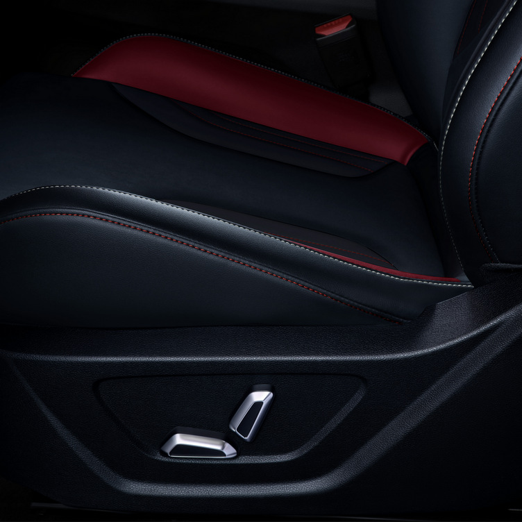 Сиденье водителя с электроприводом*