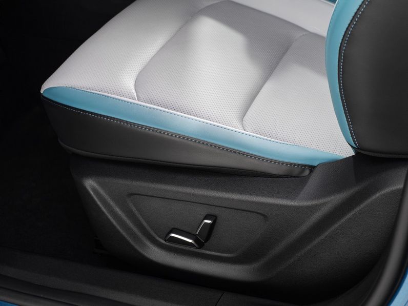 Сиденье водителя с электроприводом